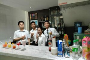 Praktek Bartending 4 Praktek Bartending 4
