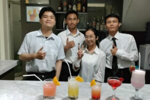 Praktek Bartending 5 Praktek Bartending 5